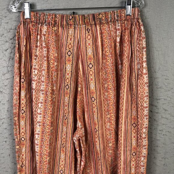 Elegant Wide-Leg Striped Pants - Picture 16 of 16